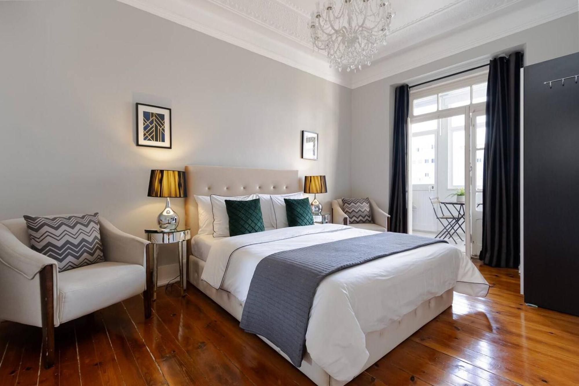 Apartment Spacious In 120 M² Fireplace Lissabon