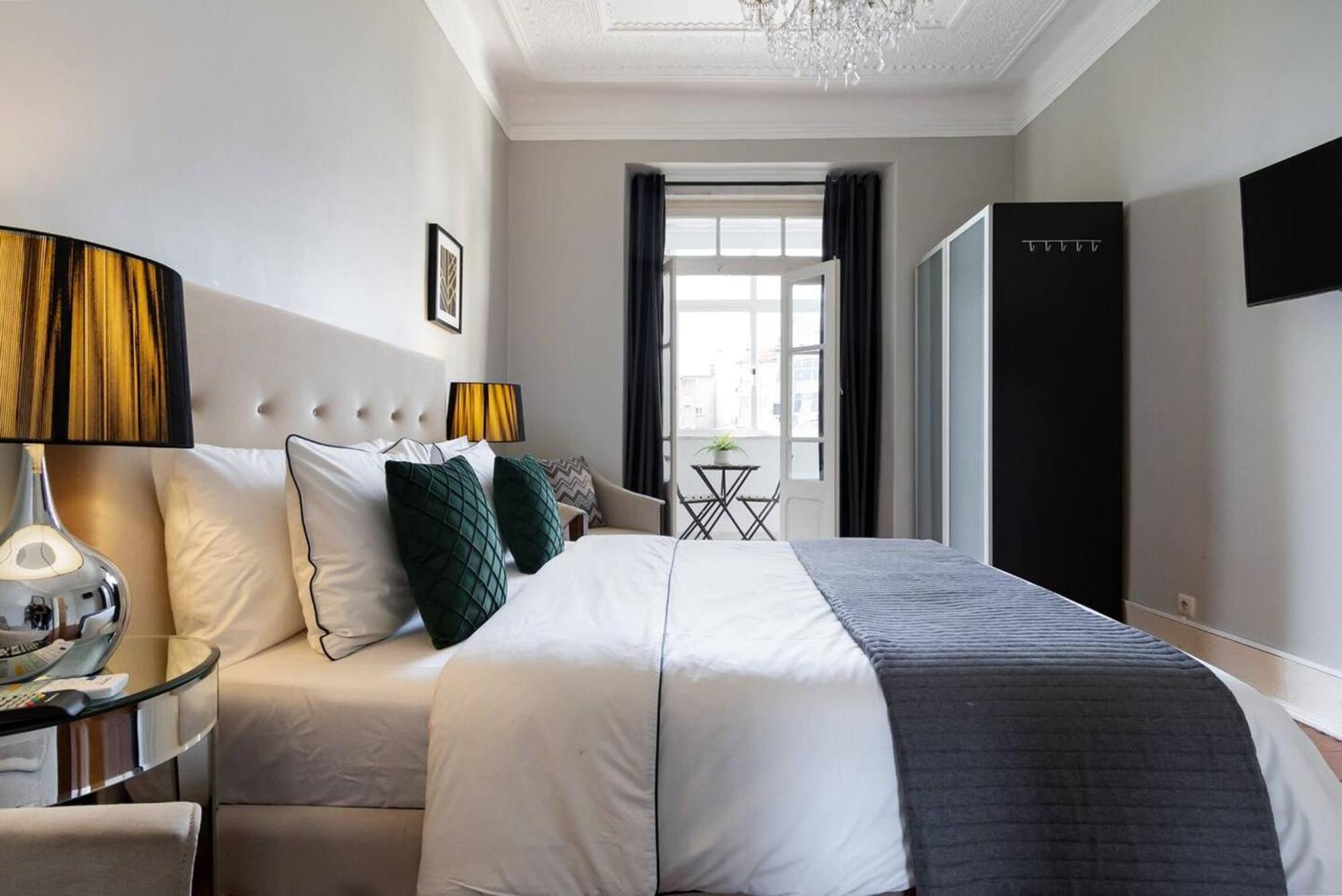 Spacious In 120 M² Fireplace Apartment Lissabon