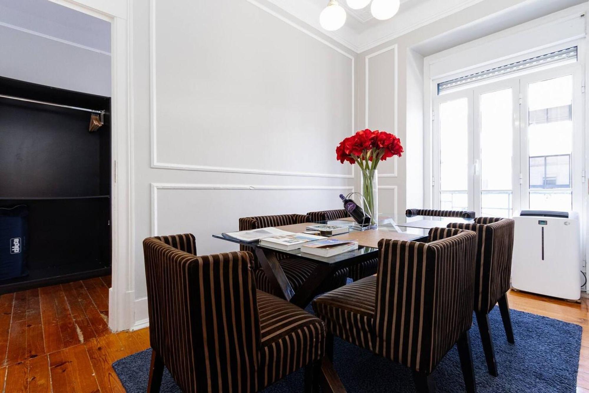 Spacious In 120 M² Fireplace * Lissabon